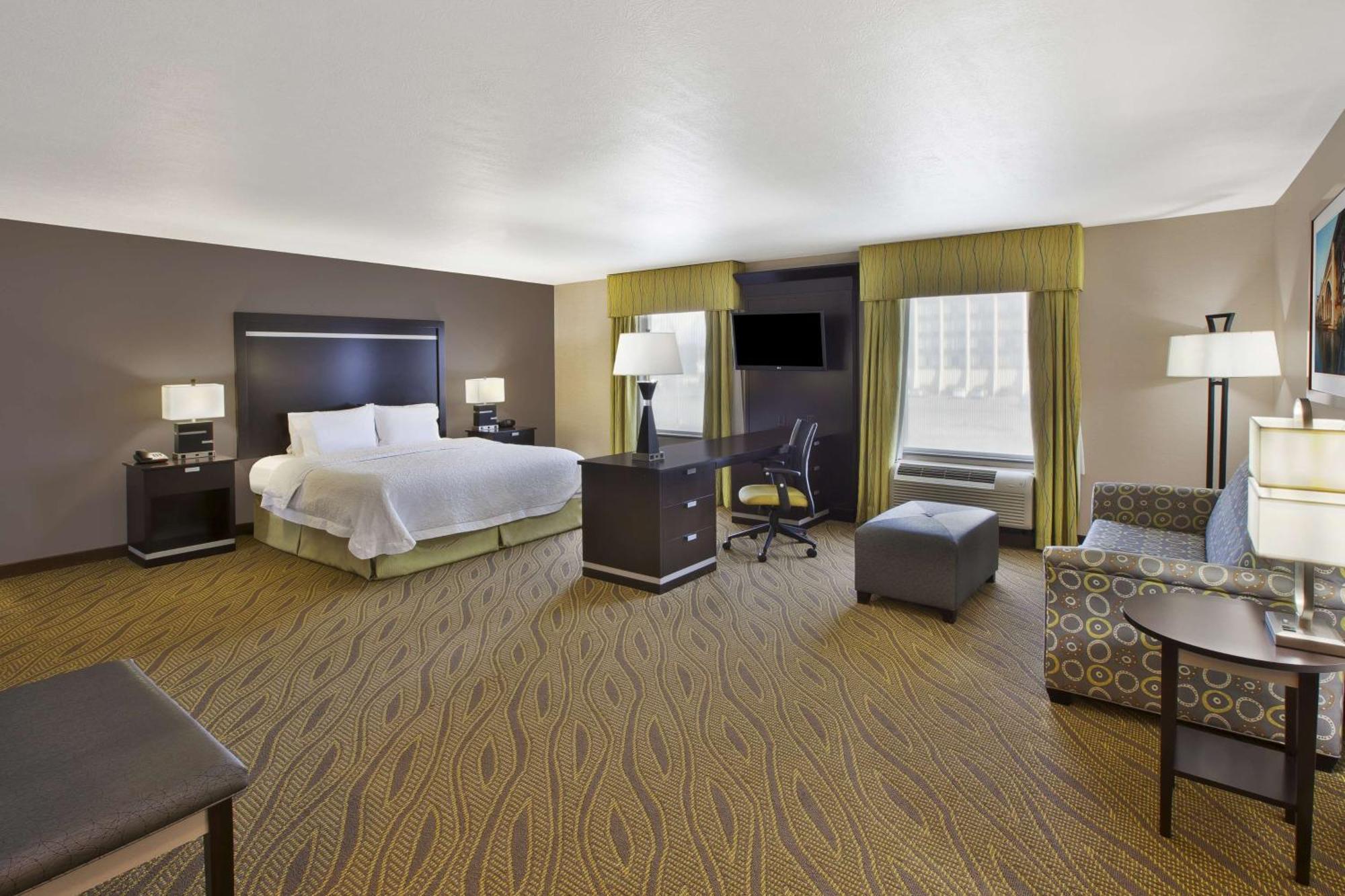 Hampton Inn & Suites - Елирия Екстериор снимка